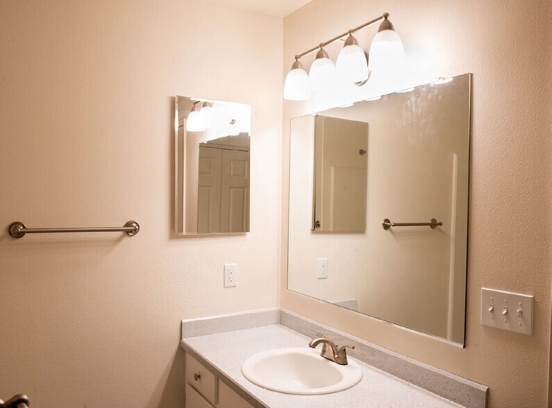 More Photos Of 723 SE 60th Ave, Portland Apartments For Sale