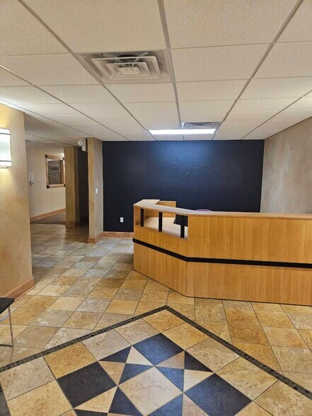 More Photos Of 3049 Ramada Way, Green Bay Flex For Lease