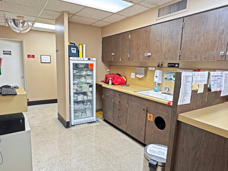 More Photos Of 1904 N Orange Grove Ave, Pomona Medical For Lease