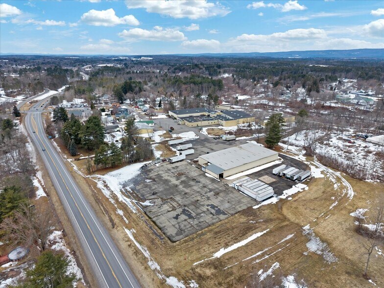 More Photos Of 15 E Elm St, Broadalbin Warehouse For Lease