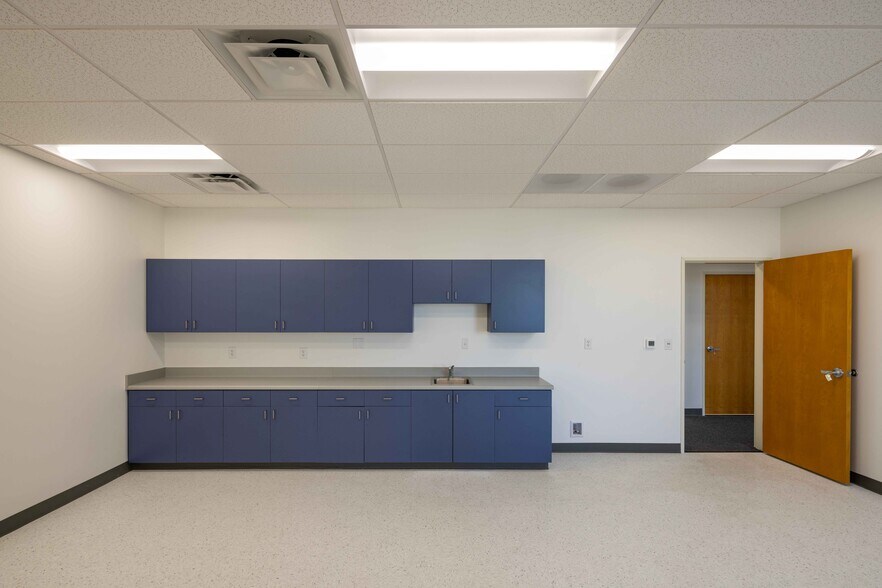 More Photos Of 5005 E Cartier Ave, Las Vegas Service For Lease