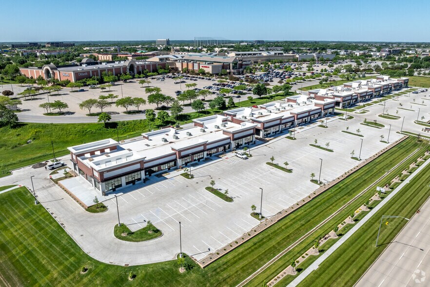 More Photos Of 6840 & 6880 E.P. True PKWY, West Des Moines General Retail For Lease