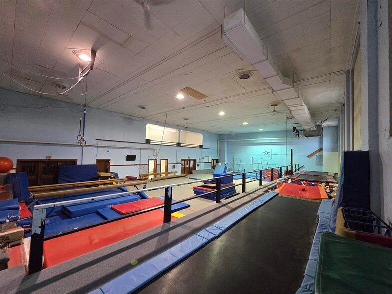 More Photos Of 940 County E hwy, Livingston Specialty For Sale