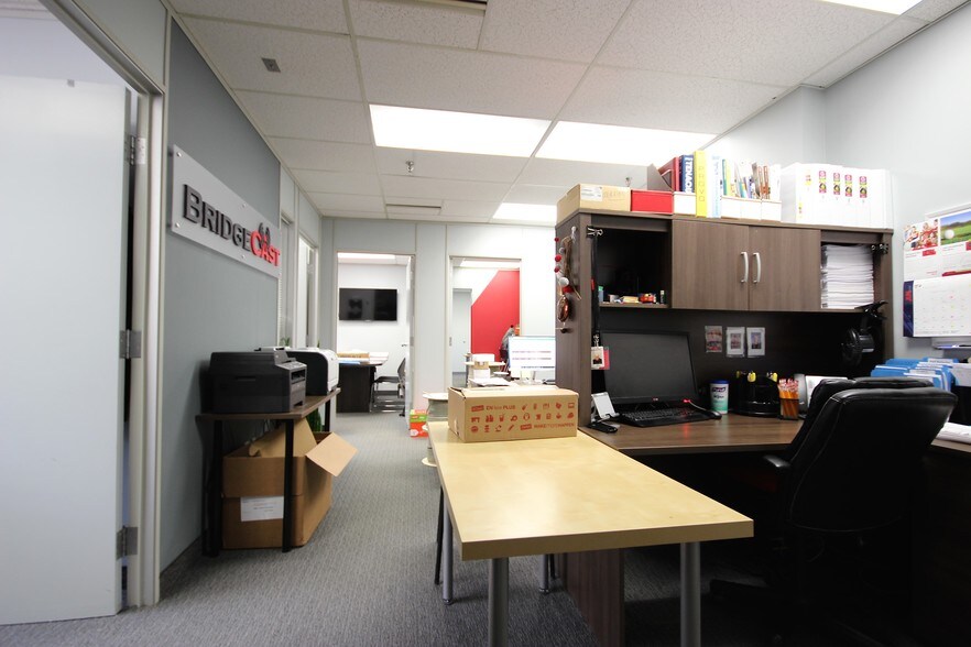 More Photos Of 1701 Woodward Dr, Ottawa Office For Lease