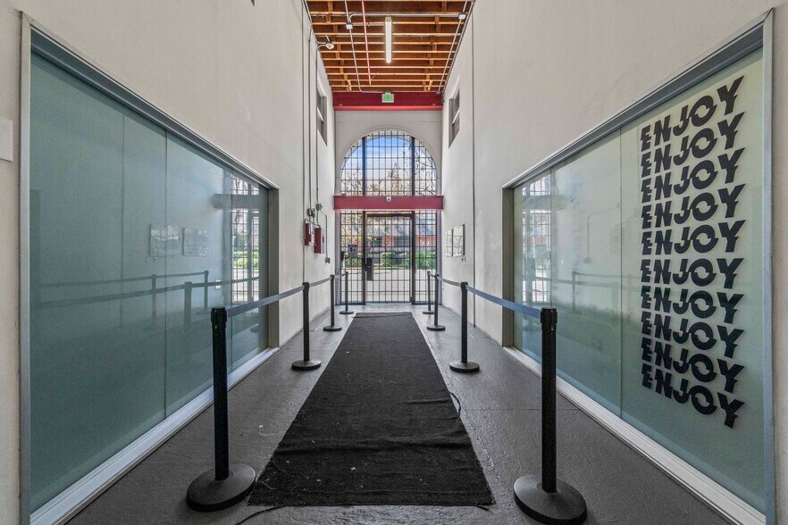 More Photos Of 5176 Santa Monica Blvd, Los Angeles Loft Creative Space For Lease