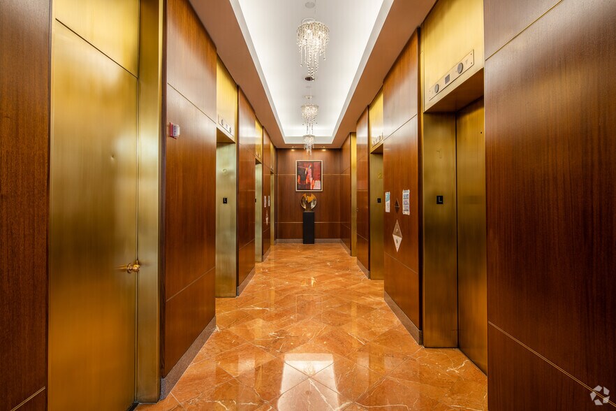 More Photos Of 8000 Maryland Ave, Saint Louis Office For Sale