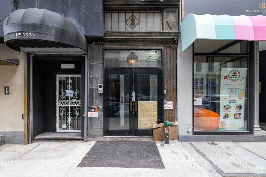More Photos Of 20 Warren St, New York Medical For Lease