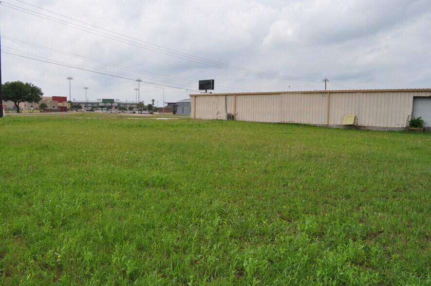 More Photos Of 1501 S Blue Bell Rd, Brenham Warehouse For Sale