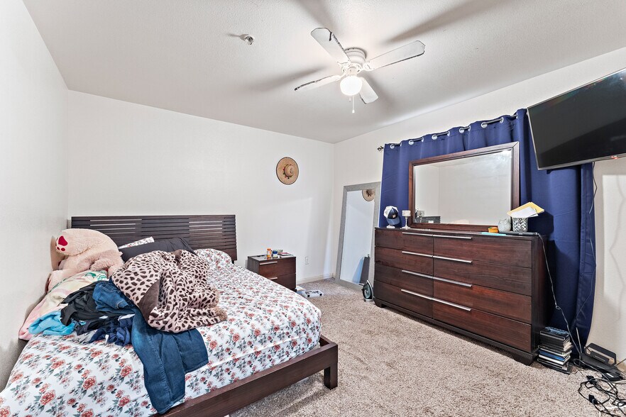 More Photos Of 1004 S Main St, Pasadena Apartments For Sale