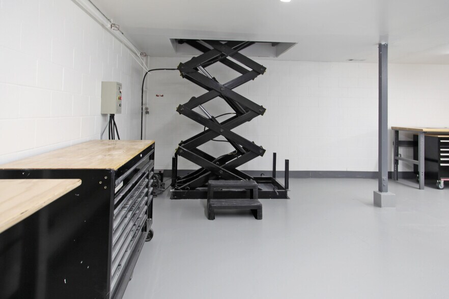 More Photos Of 1190B Shafter Ave, San Francisco Warehouse For Sale