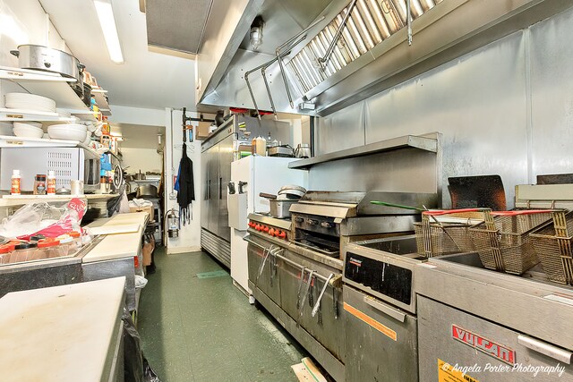 More Photos Of 25344 W Richmond Ave, Antioch Bar For Sale