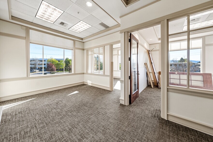 More Photos Of 1501 E McAndrews Rd, Medford Medical For Lease