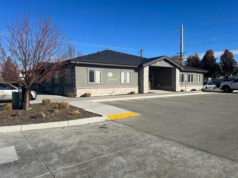 More Photos Of 1664 S Woodsage Ave, Meridian Office For Lease