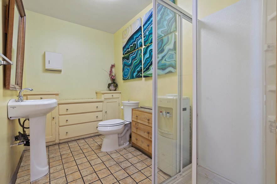 More Photos Of 1415 N La Brea Ave, Los Angeles Storefront For Lease