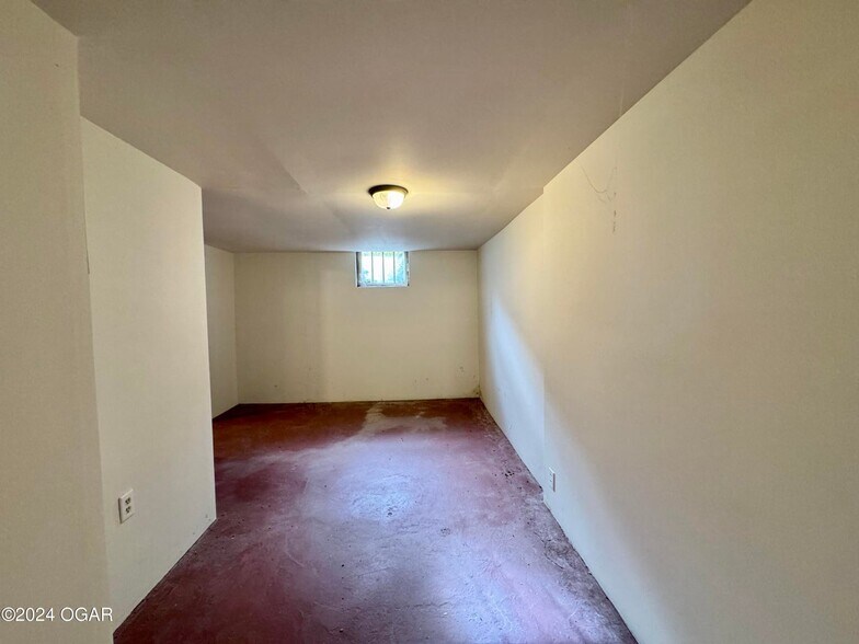 More Photos Of 2922 S Main St, Joplin Office For Sale