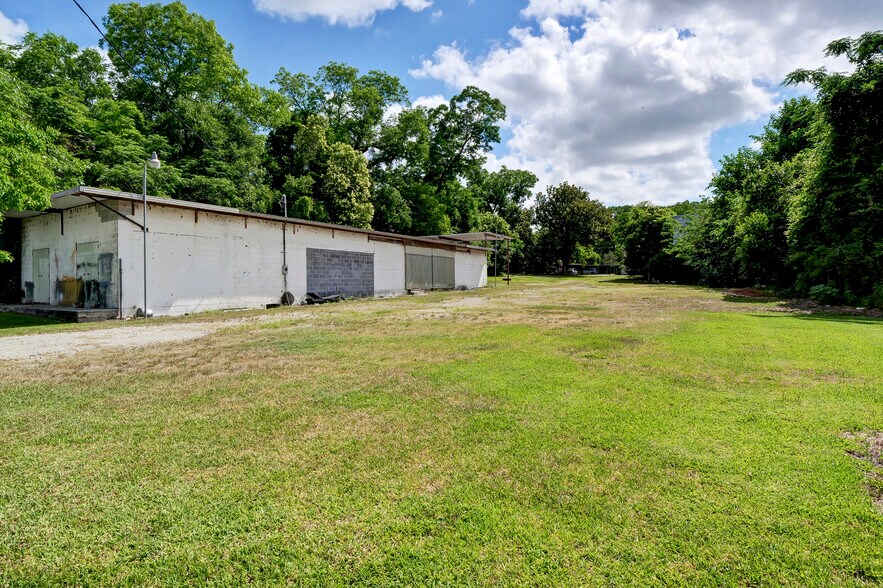 More Photos Of 610 Front St, Wilmington Warehouse For Lease