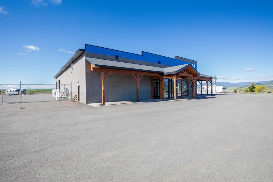 More Photos Of 22 Rorke rd, Etna General Retail For Sale
