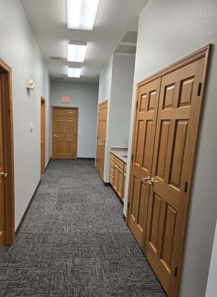 More Photos Of 781 Lois Dr, Sun Prairie Office For Sale