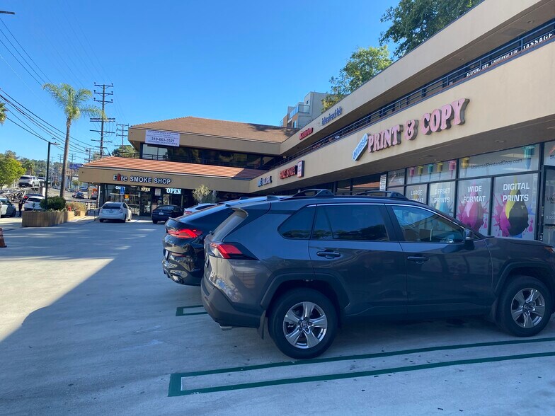 More Photos Of 3535 Cahuenga Blvd W, Studio City Storefront Retail Office For Lease