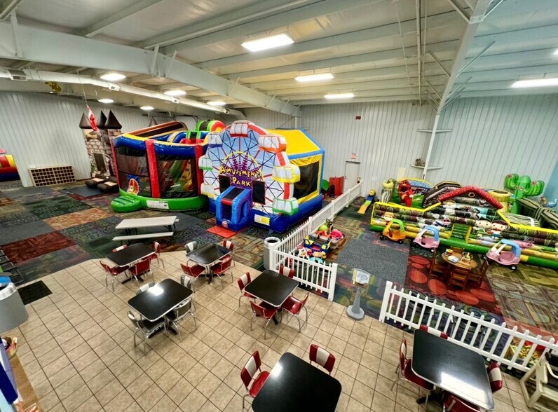 More Photos Of 2509 S 1st St, Terre Haute Showroom For Sale