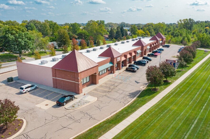 More Photos Of 1820-1856 N Perry St, Pontiac Freestanding For Sale