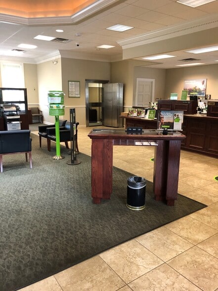 More Photos Of 3020 Kirby Whitten Rd, Memphis Bank For Sale