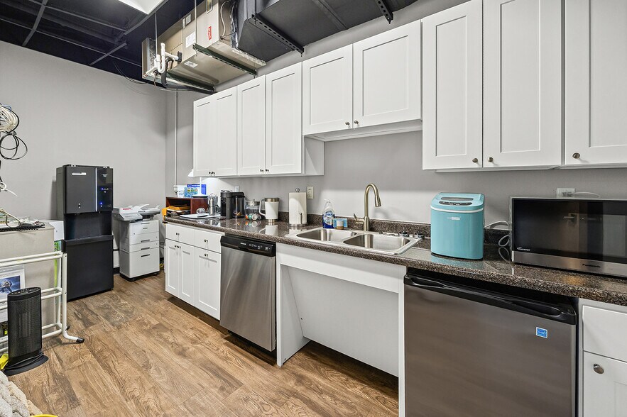 More Photos Of 300 N 5th St, Lafayette Office For Lease