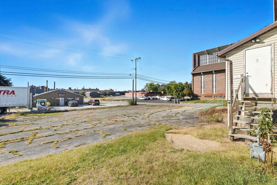 More Photos Of 1804 E Center St, Warsaw Loft Creative Space For Sale