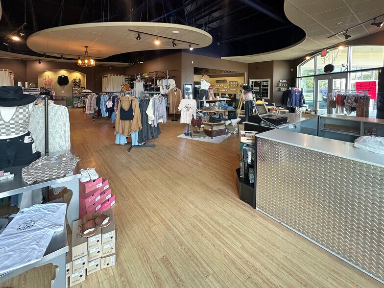 More Photos Of 1095 S Fortuna Blvd, Fortuna General Retail For Sale