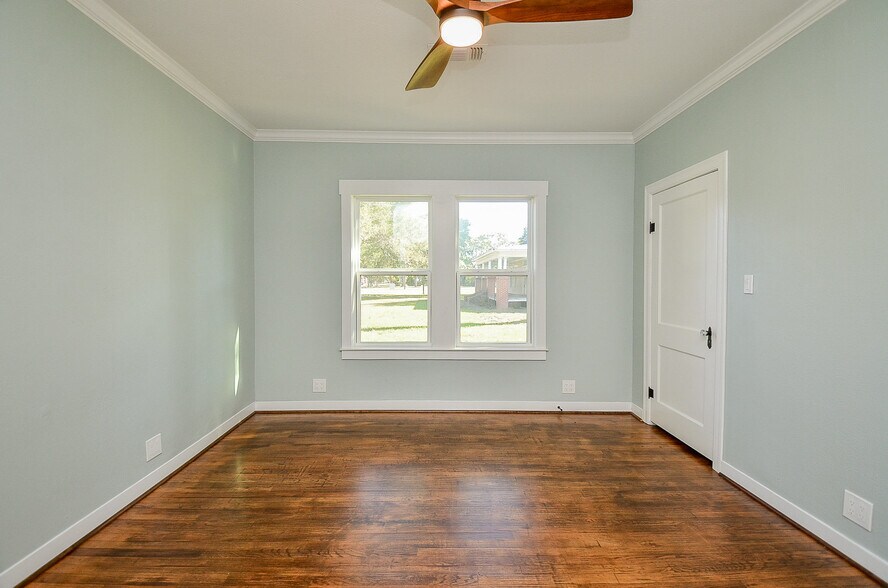 More Photos Of 803 Austin St, Richmond Office Residential For Lease