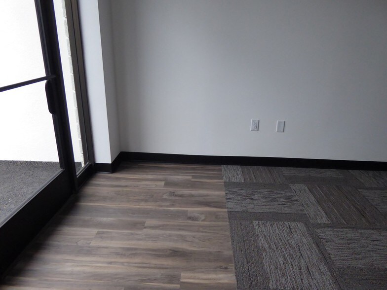 More Photos Of 632 Thompson Ave, Glendale Warehouse For Lease