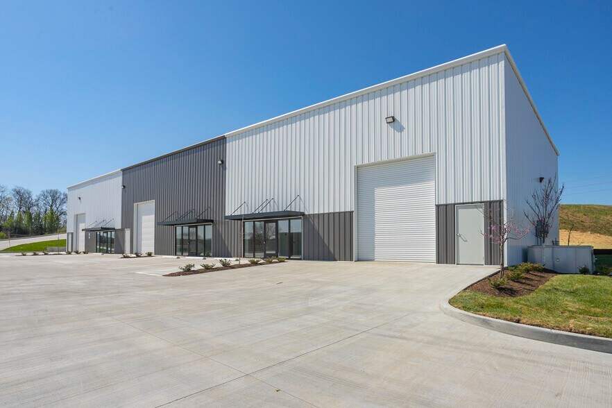 More Photos Of 208 Bear Commerce Dr, Columbia Distribution For Lease