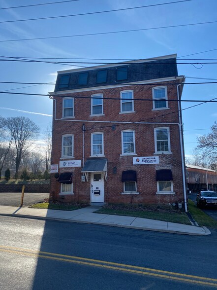 More Photos Of 102 E Station Ave, Coopersburg Office For Lease