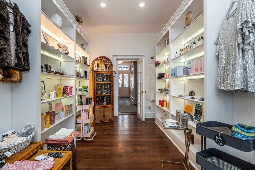 More Photos Of 302 W High St, Lexington Office Residential For Sale