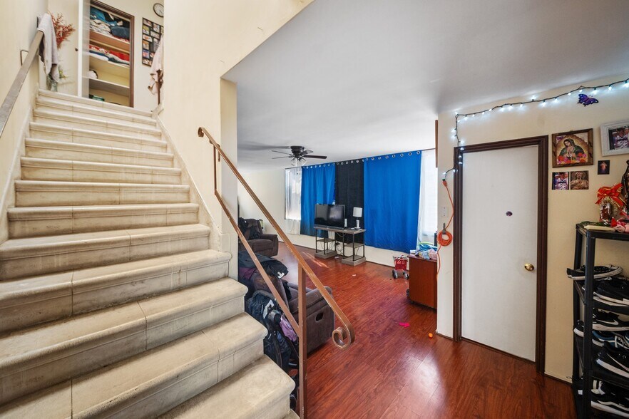 More Photos Of 736 S Gramercy Dr, Los Angeles Apartments For Sale