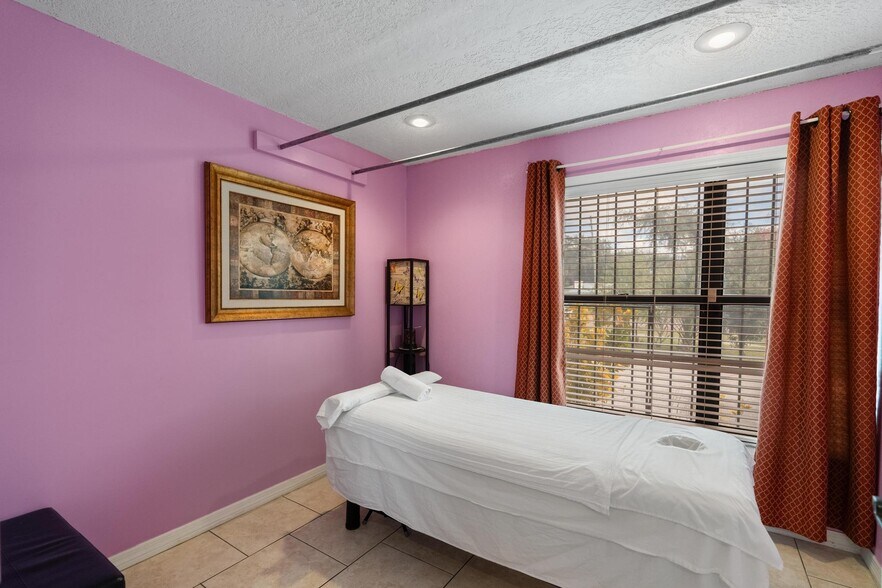 More Photos Of 4900 N 33rd Ave, Saint Petersburg Medical For Sale