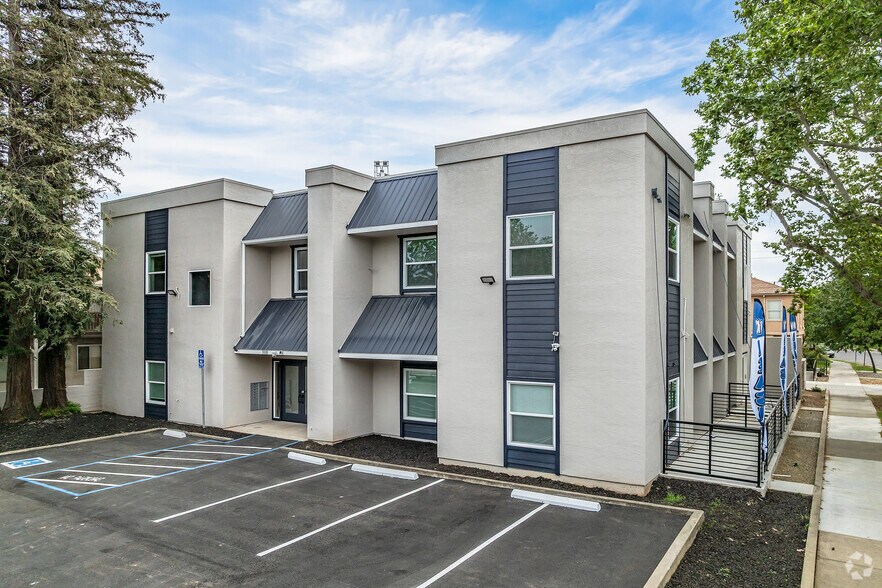 Primary Photo Of 3000 T St, Sacramento Apartments For Sale
