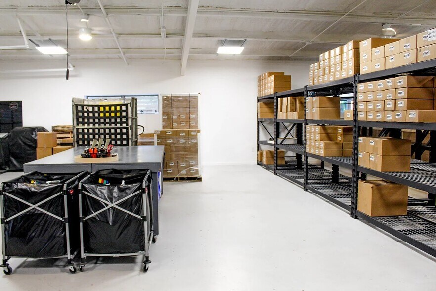 More Photos Of 729 Airport Blvd, Austin Research And Development For Sale