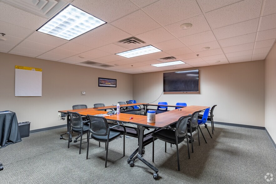 More Photos Of 2810 S West St, Wichita Manufacturing For Sale