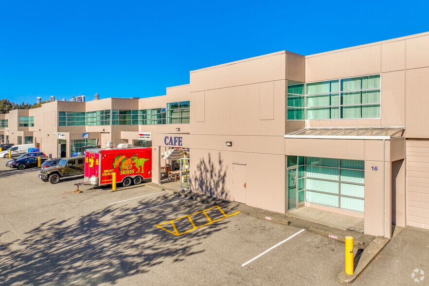 More Photos Of 3871 N Fraser Way, Burnaby Showroom For Lease