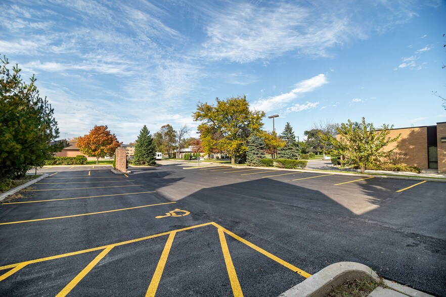 More Photos Of 30 Uno Cir, Joliet Medical For Lease