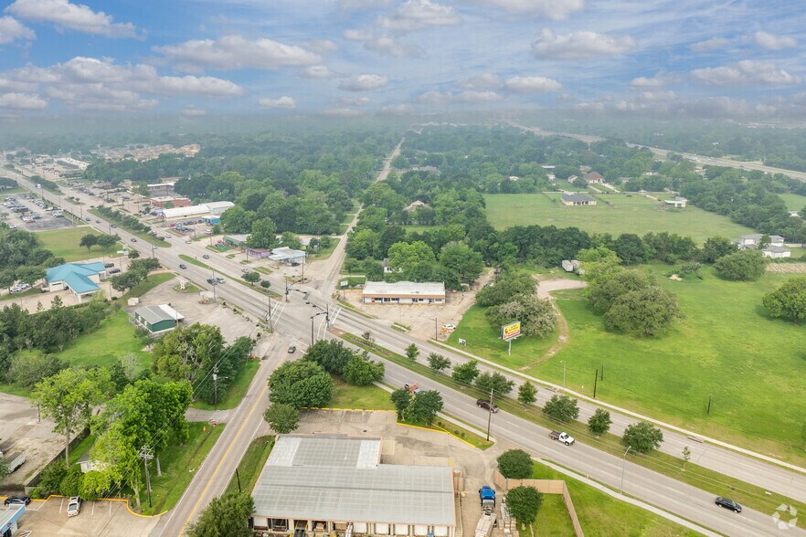 More Photos Of 2801 N Alexander Dr, Baytown Service Station For Lease