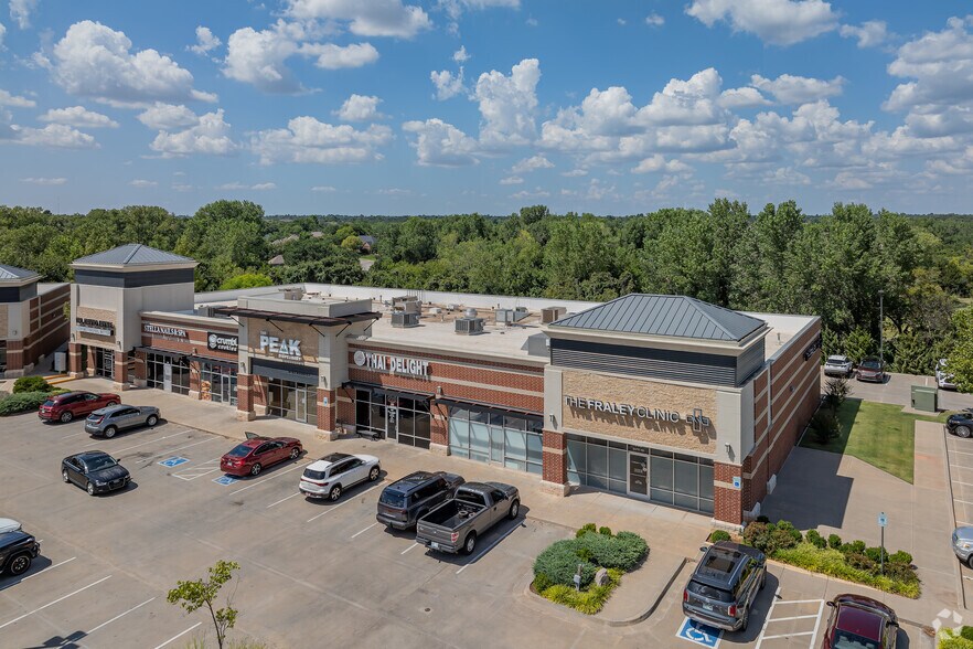 More Photos Of 925 W I 35 Frontage Rd, Edmond Storefront For Lease
