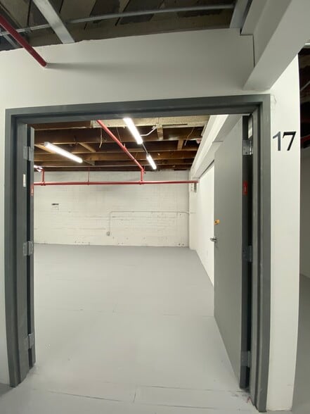 More Photos Of 901 E 31st St, Los Angeles Manufacturing For Lease