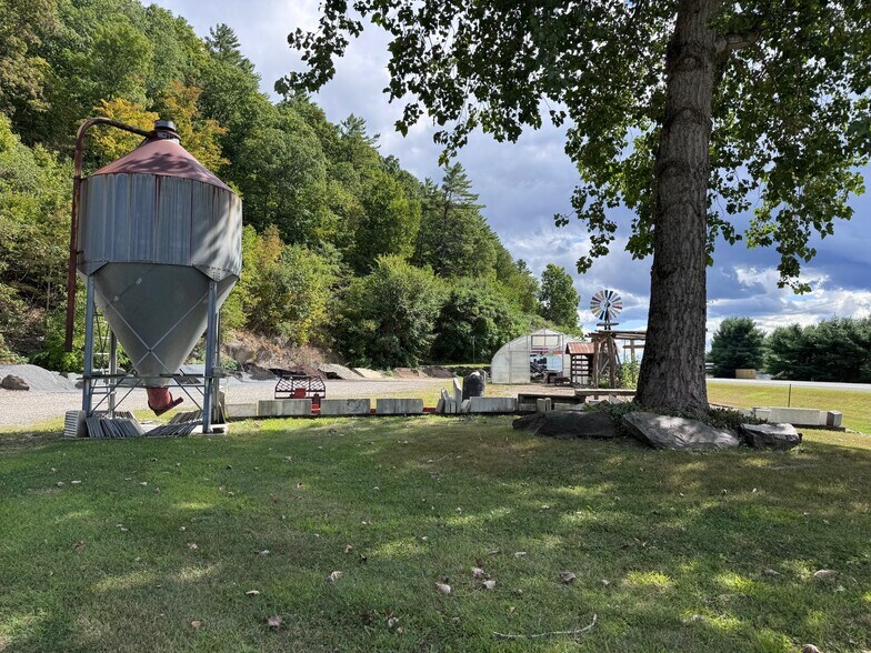 More Photos Of 942 Rt-22, Eagle Bridge Freestanding For Sale