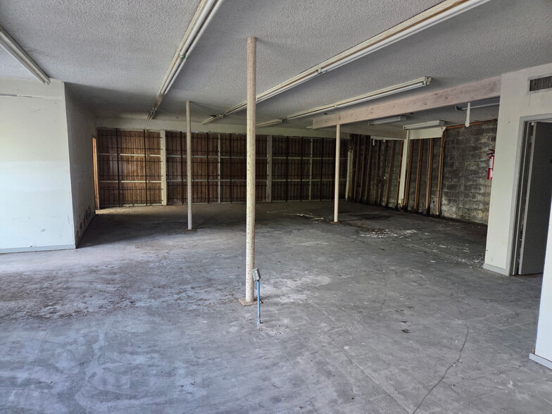 More Photos Of 4910 Griggs Rd, Houston Flex For Lease