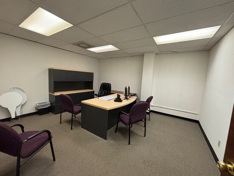 More Photos Of 4854-4864 S 10th St, Milwaukee Showroom For Lease