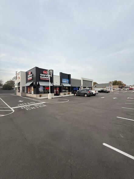 More Photos Of 31301 Harper Ave, Saint Clair Shores Restaurant For Lease