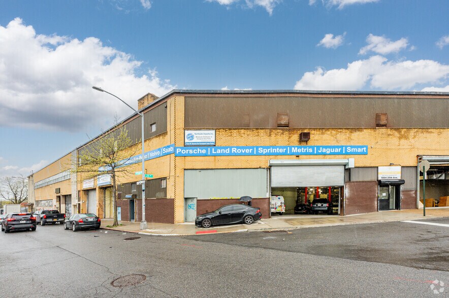 More Photos Of 2515 50th St, Woodside Warehouse For Lease