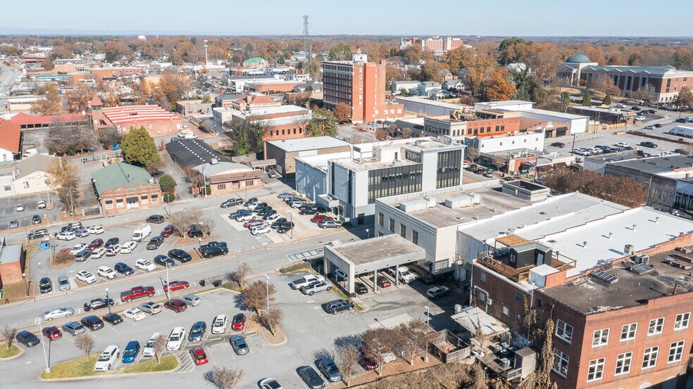 More Photos Of 129 N Main St, Anderson Office For Lease